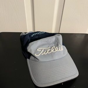Men’s navy and baby blue titleist golfing hat